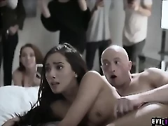 뉴질랜드로 추방된 후, 소심한 십대가 카메라 앞에서 철저하게 섹스를 당합니다.