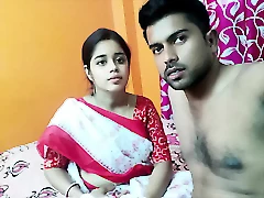 Indische Hausfrau entfacht ihre Lust in einem hindi-unterdrückten Video.