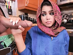 무슬림 소녀가 금기를 극복하고 검은 자지를 즐긴다